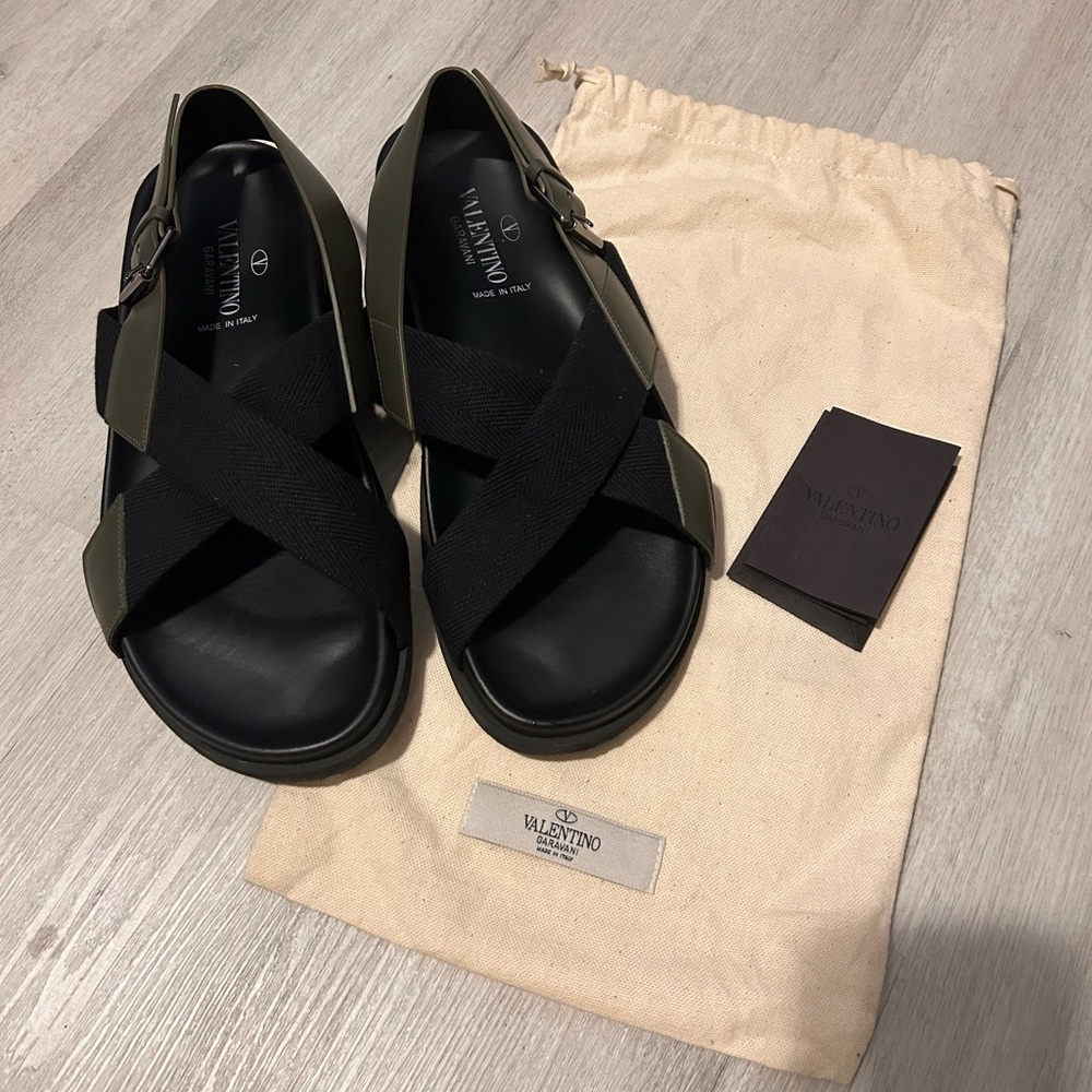 Valentino Garavani crossover sandals